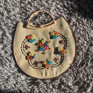 Embroidered round wicker flowercore bag